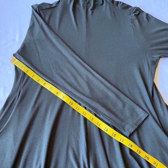 Alembika relaxed fit soft stretch mock neck tunic with front pockets - Picture 6 of 9